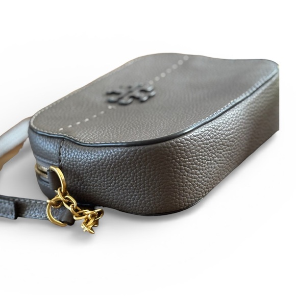 TORY BURCH Pebbled Leather Camera Bag in Silver Maple - Picture 6 of 11